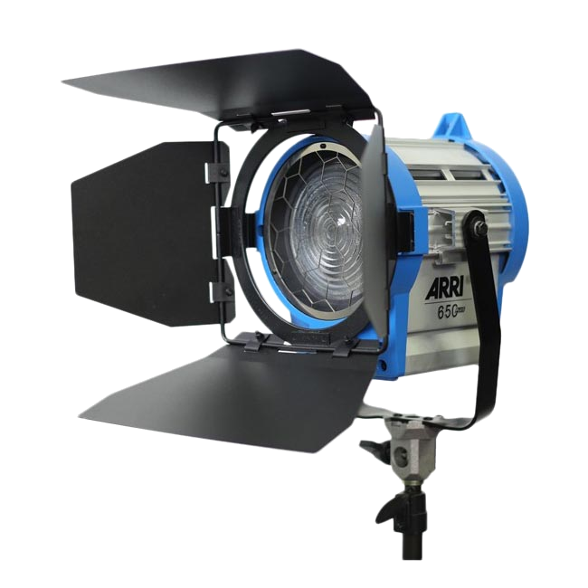 Прожектор с линзой френеля. Осветительный прибор Arri 1000w. Arri 650 Plus. Свет Arri 650 Plus. Arri Junior 300w.